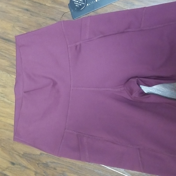 NWT Yogalicious Lux Mauvewood Burgundy Leggings Size Small - Picture 4 of 12